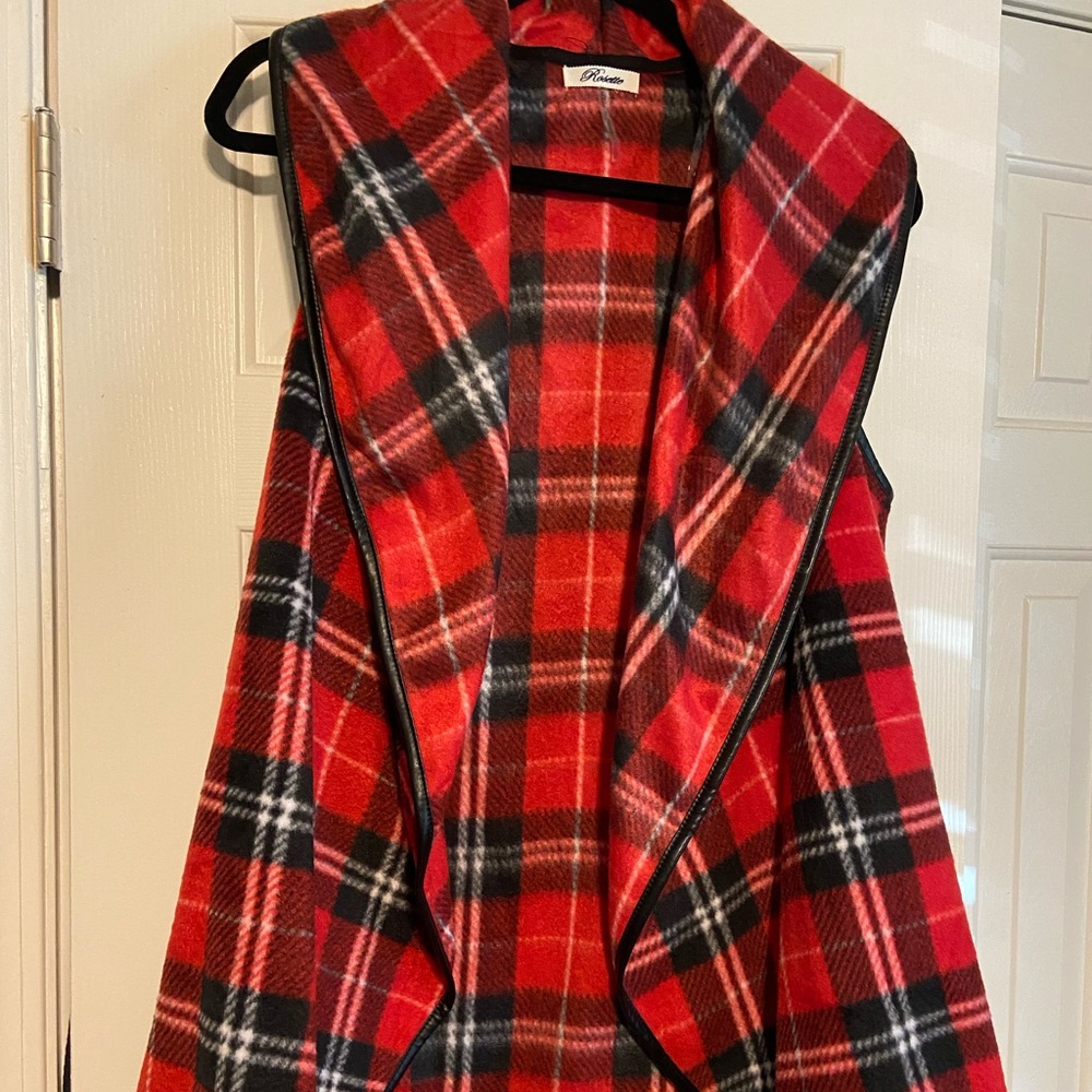 Cute cold weather vest with pockets